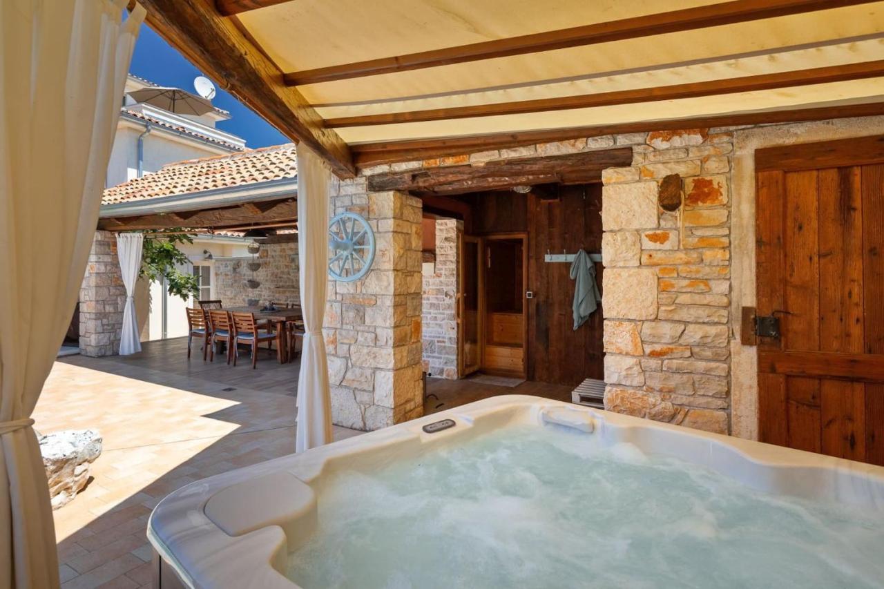 Family Villa Elizabeta With Pool In Umag Cepljani Екстериор снимка